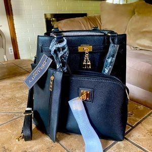 💕NWT💕Deluxity LosAngeles 3-1 Vegan Purse Set